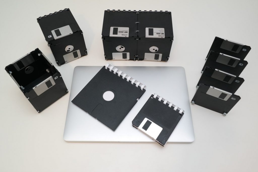 Box, Stifthalter, große Box, Briefsammler, und Ringbücher aus Disketten