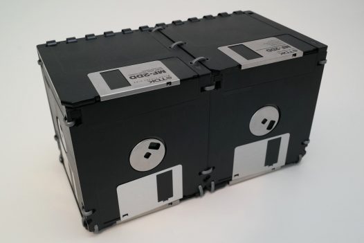 Große Schreibtisch-Box, handgefertigt aus 3,5-Zoll Floppy-Disks